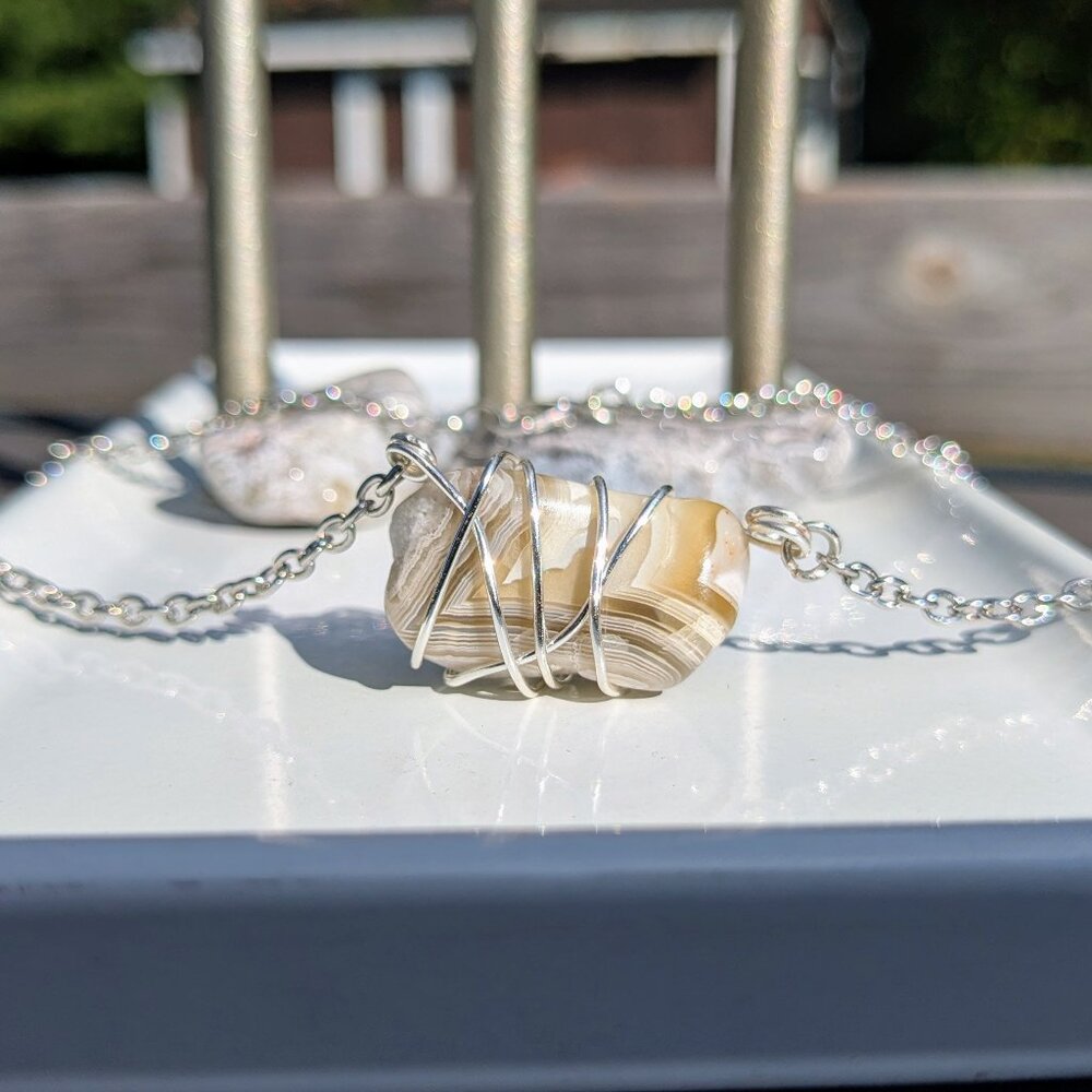 Mexican Lace Agate Wire Wrap Necklace - Picture 5 of 13